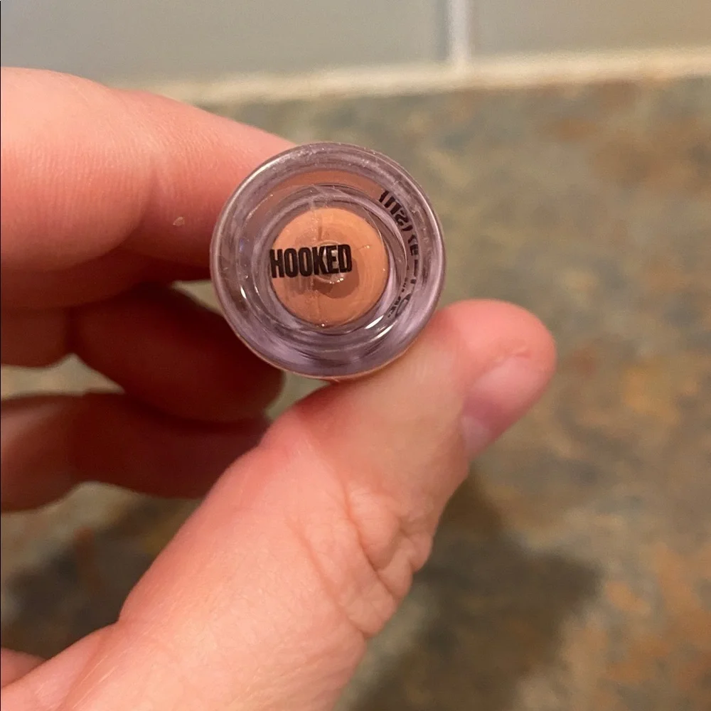 Makeup Obsession Lip Gloss Hooked NIP